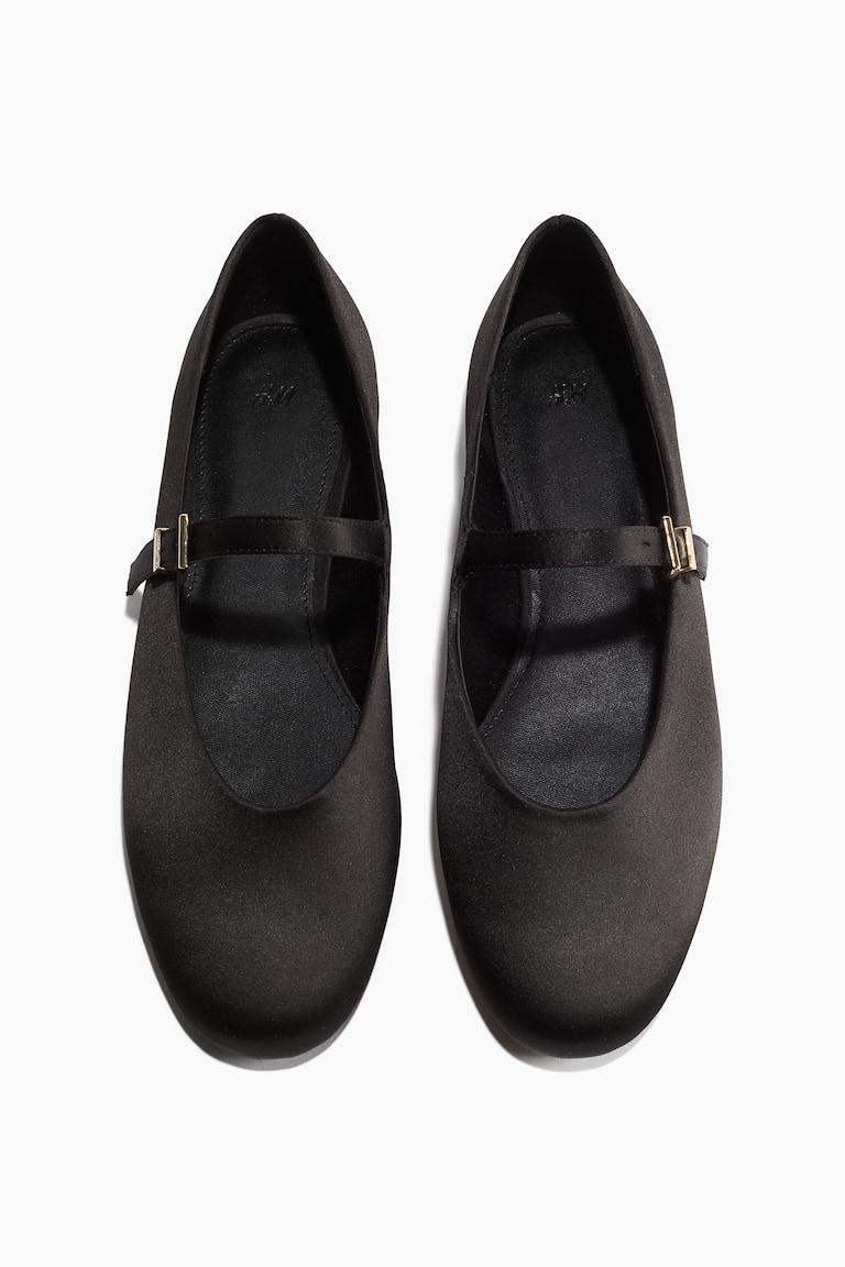 H&M Mary-Janes Fabrikladen