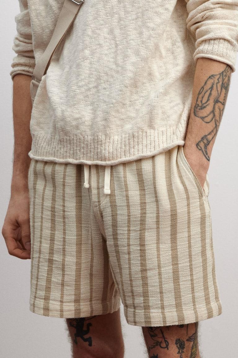 H&M Shorts aus Webstoff in Regular Fit Räumungsverkauf