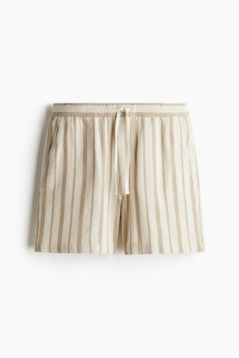 H&M Shorts aus Webstoff in Regular Fit Kauf eins, bekomm eins gratis