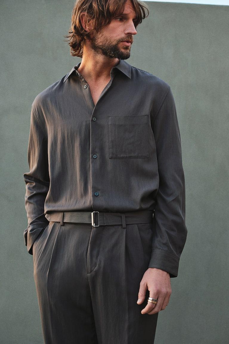 H&M Twillhose mit Gürtel in Regular Fit Online