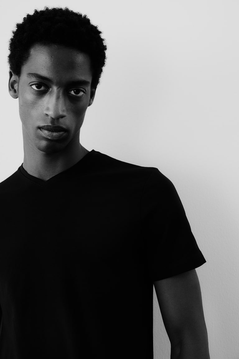 H&M T-Shirt mit V-Ausschnitt Slim Fit Outlet