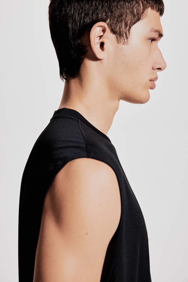 H&M Sport-Tanktop mit DryMove™ in Regular Fit Super Sparpreis