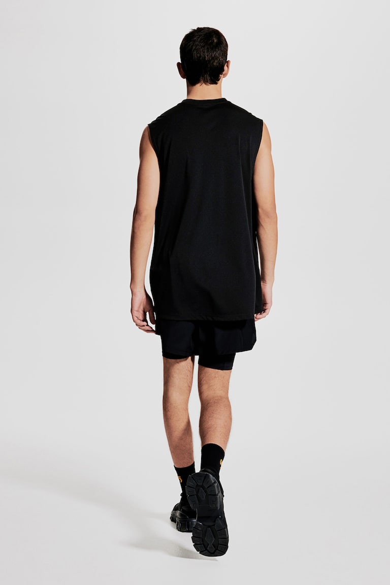 H&M Sport-Tanktop mit DryMove™ in Regular Fit Super Sparpreis