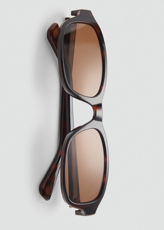 Mango Sonnenbrille mit rechteckigem Brillengestell Top Angebot