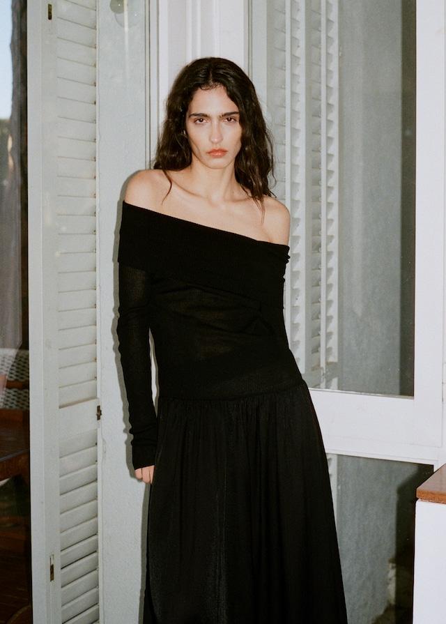 Mango Schulterfreies Kleid aus kombiniertem Stoff Begrenzte Freigabe