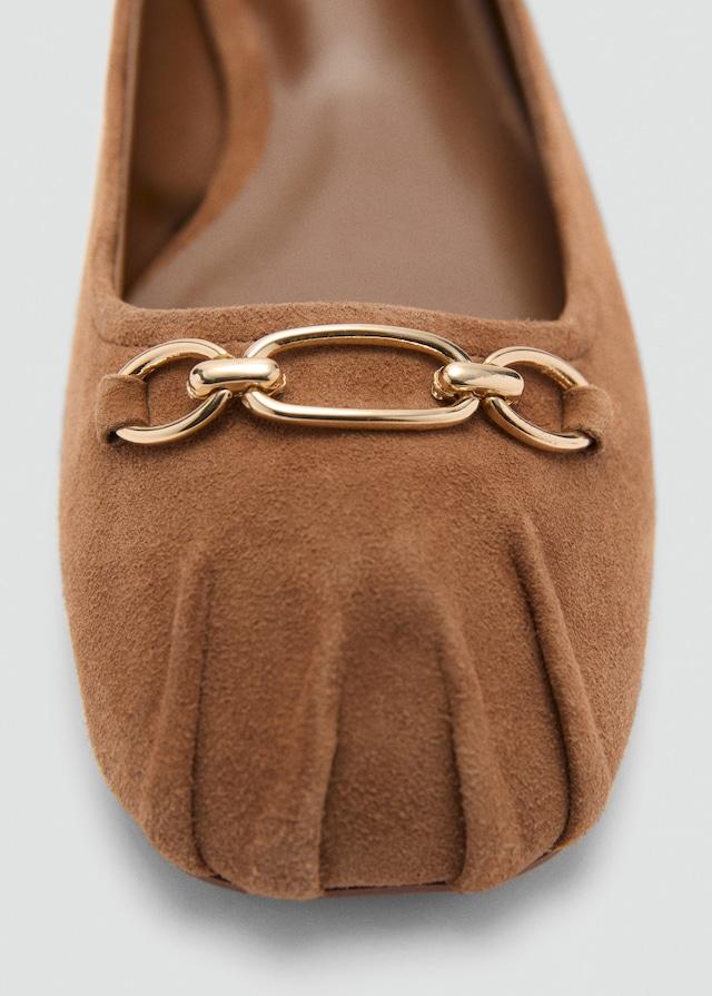 Mango Leder-Ballerinas mit Gliederkettendetail Kostenlose Rückgabe