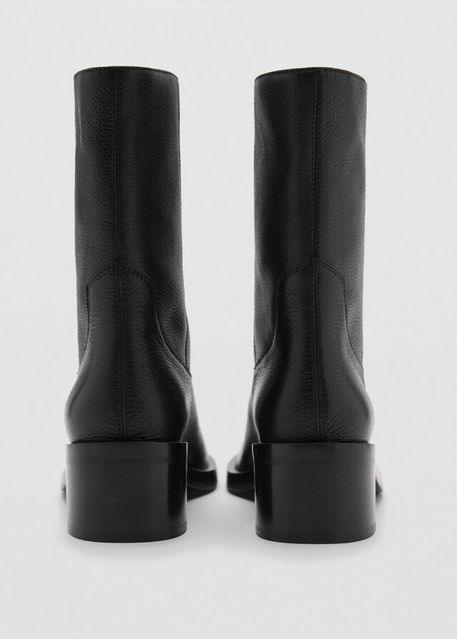 Mango Lederstiefelette mit Karrée-Spitze 2025