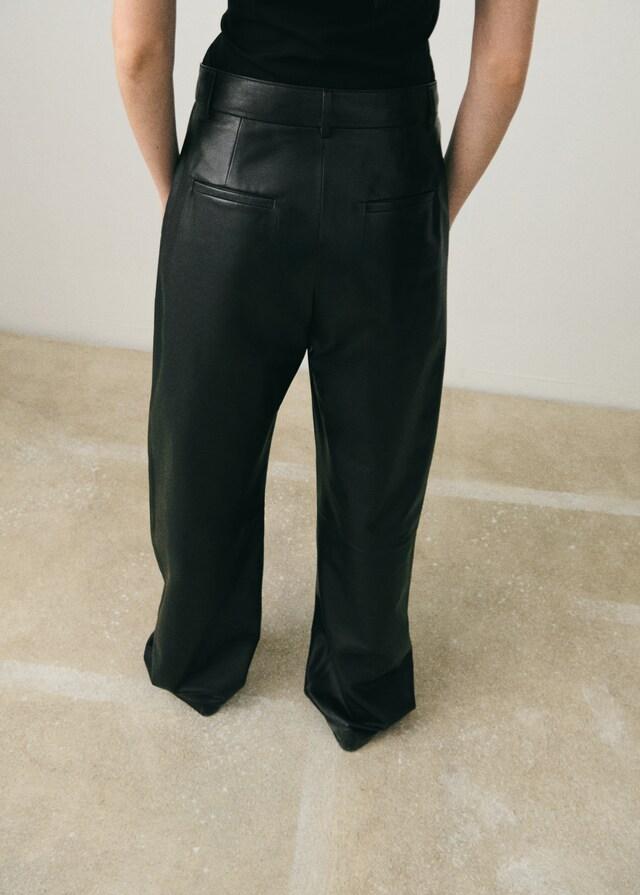 Mango Gerade Lederhose mit Bundfalten-Detail Heißer Verkauf