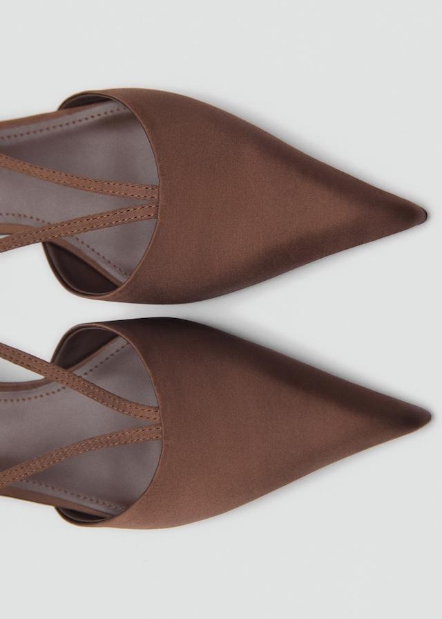 Mango Satinierte Kitten-Heels mit Riemen Super Sparpreis