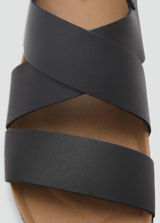 Mango Sandale mit Kreuzriemen und Schnalle aus Leder Zeitlich begrenztes Angebot
