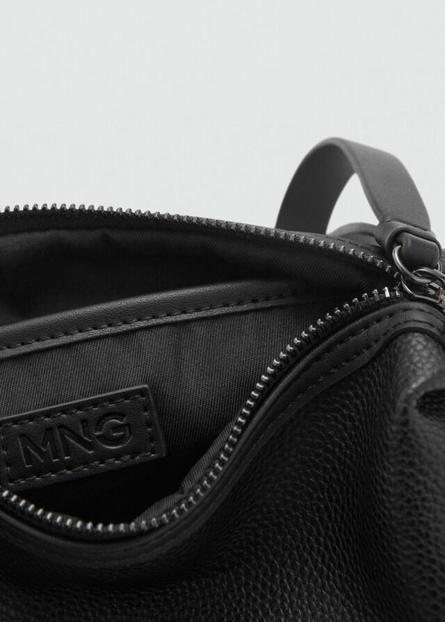 Mango Genarbte Kosmetiktasche mit Kontrasthenkel Neuheiten