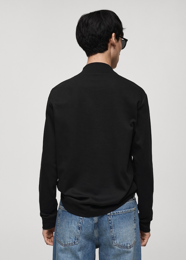 Mango Langärmliges T-Shirt mit halbhohem Kragen Riesige Ersparnisse