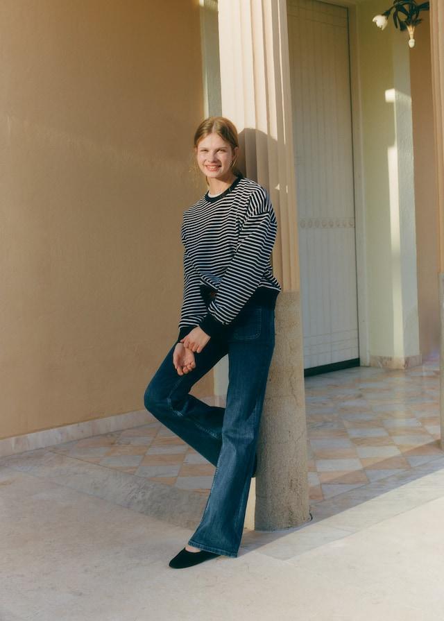Mango Flared Jeans mit Taschen Valentinstagsangebot