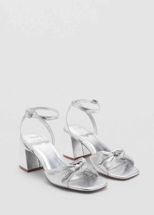 Mango Sandale mit Metallic-Schleifendetail Kauf eins, bekomm eins gratis