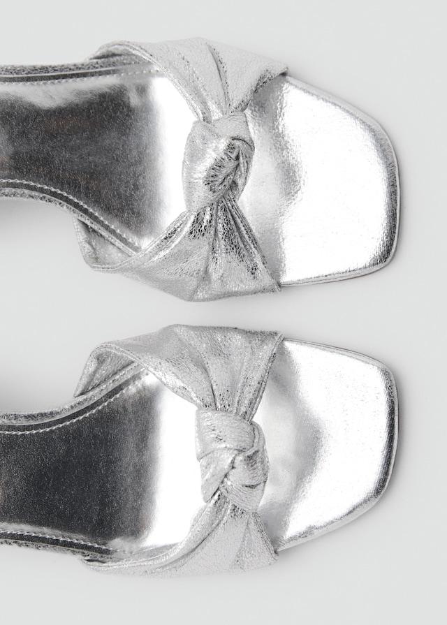 Mango Sandale mit Metallic-Schleifendetail Kauf eins, bekomm eins gratis