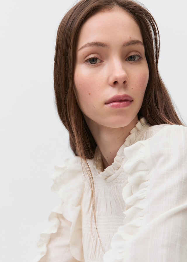 Mango Geraffte Bluse mit Rüschen Blitzangebot