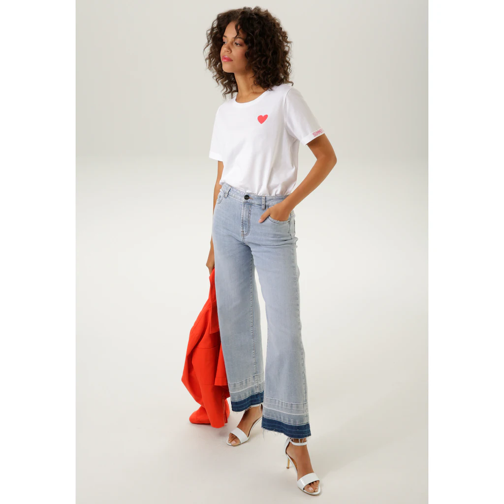Aniston CASUAL Straight-Jeans mit trendiger Waschung am leicht ausgefranstem Saum Saisonale Angebote