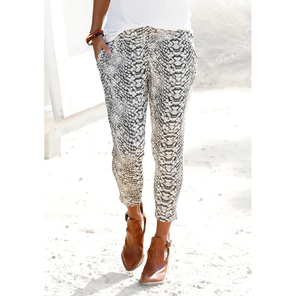 LASCANA Strandhose mit Alloverprint in Reptiloptik und Taschen 7/8-Länge Jerseyhose