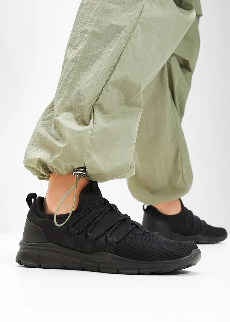 bonprix Sportlicher Sneaker mit einer aufgesetzten Schnürung - schwarz Saisonschlussverkauf