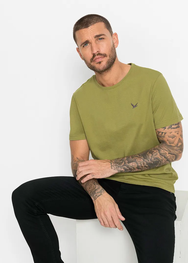 bonprix Schöne T-Shirts im 3er Pack mit kleiner Stickerei auf der Brust Vierteljährliche Förderung
