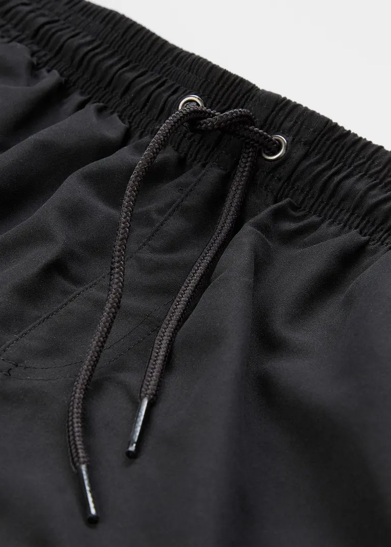 bonprix Schlichte Badeshorts im lässigen Design - schwarz Flash Sale
